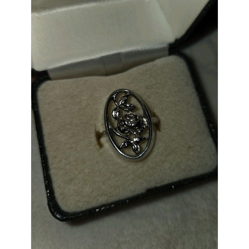 Avon Silver Tone Oval  Rose Ring
